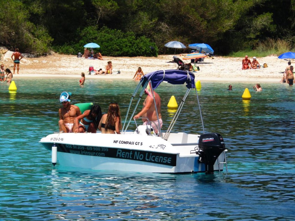 Bateau et creme solaire