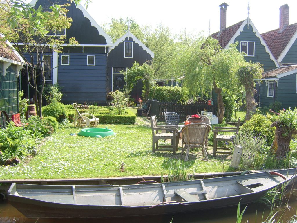 visite de la famille dans un village des Pays Bas